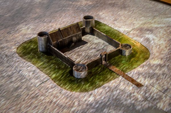 The castle in one of its earliest phases. The floor plan of the square moated castle was already present in the years after 1331. This lead scale model is part of the projection in the Van Berlaer Hall.