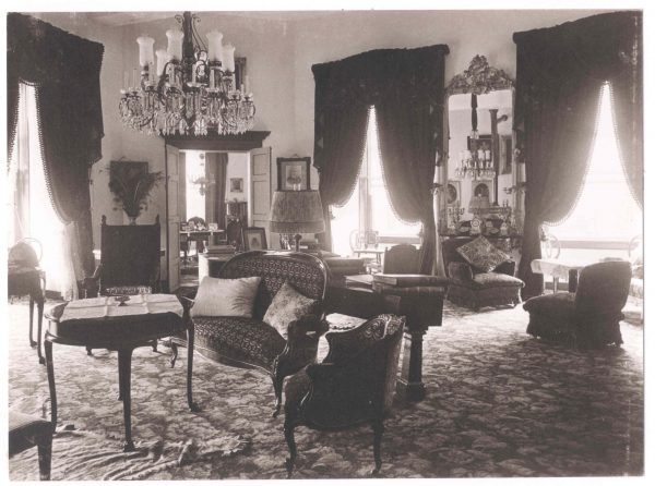 This is what the living room looked like in the time of the last lord of the castle, Wesselman van Helmond.