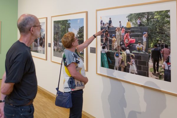 Man en vrouw voor foto