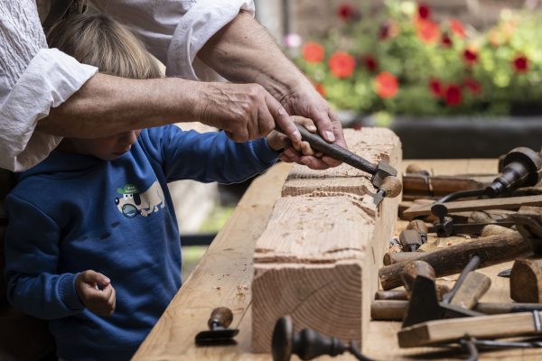 Help the carpenter and learn everything about woodworking in the Middle Ages.