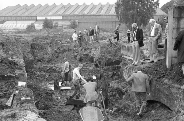 1981 gruben Amateure des damaligen Heemkunde-Kreises Helmond-Peelland die Überreste des Oude Huys aus. Fotopresseagentur von de Meulenhof BV.