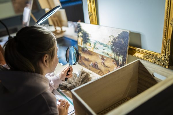 Bekijk de schilderijen van Lucas en leer hoe hij schilderde.